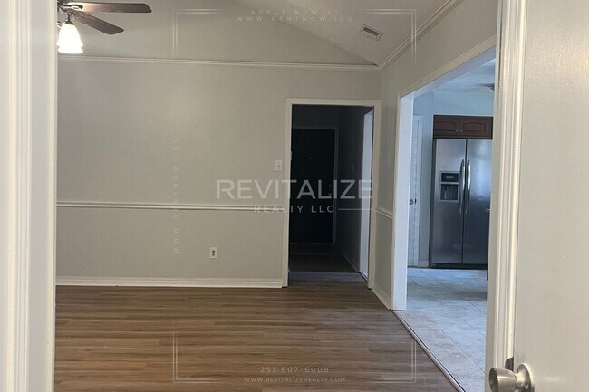 Building Photo - Beautifully Updated 4-Bedroom Home with Gr...