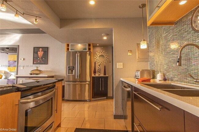 Building Photo - 500 Three Islands Boulevard