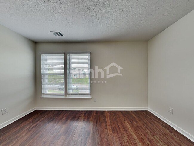 Building Photo - 1668 Comanche Run