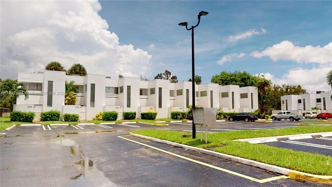 Building Photo - 5150 Elmhurst Rd