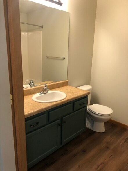 Building Photo - 4924 S Klein Ave