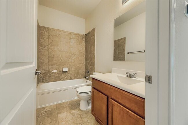 Building Photo - 10001 Pinnacle Crest Loop