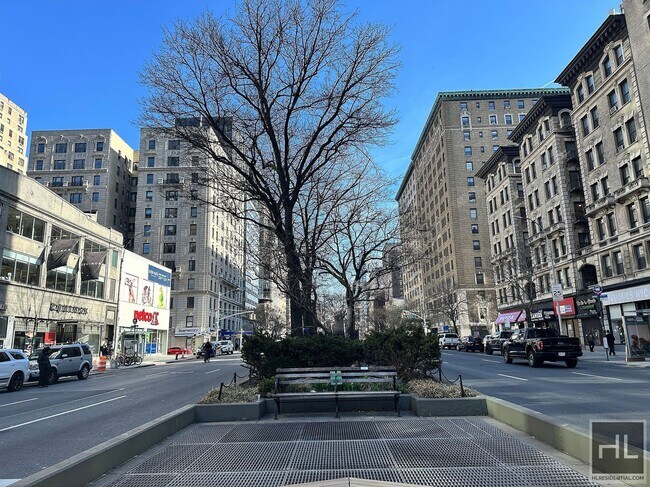 Building Photo - 2 bedroom 2 bathroom on a high floor / Was...