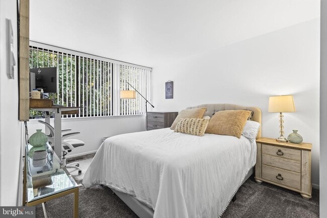 Building Photo - 2216 S Quincy St