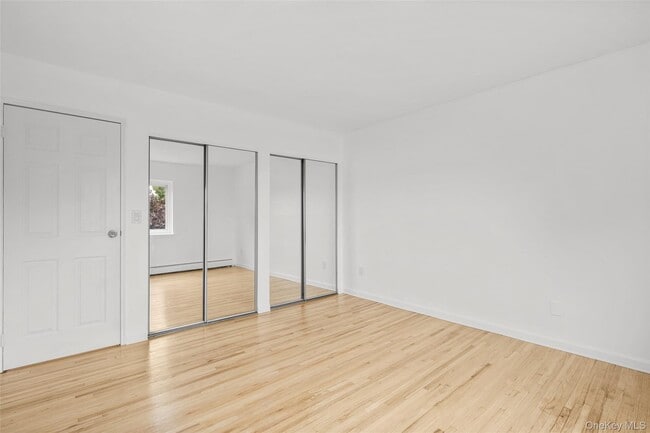 Building Photo - 900 Midland Ave