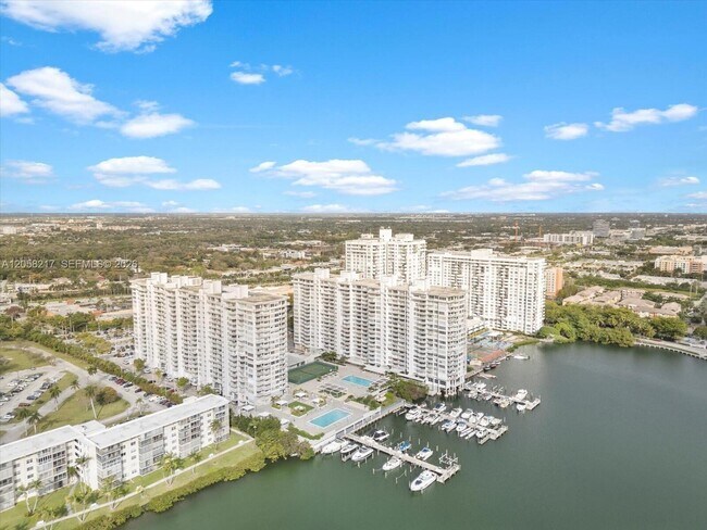 Building Photo - 18071 Biscayne Blvd