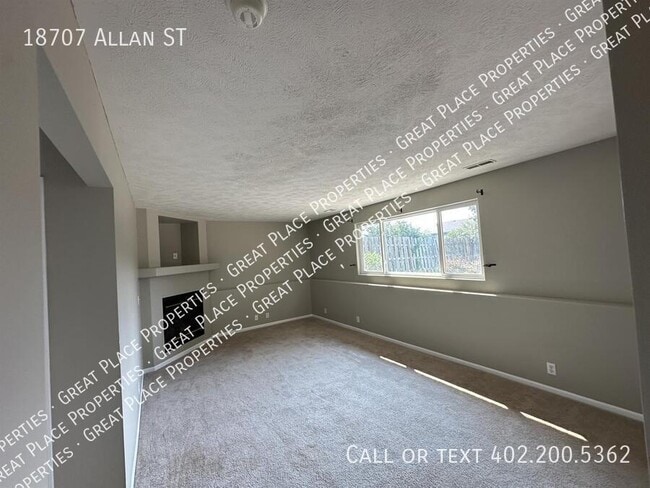 Building Photo - 18707 Allan St