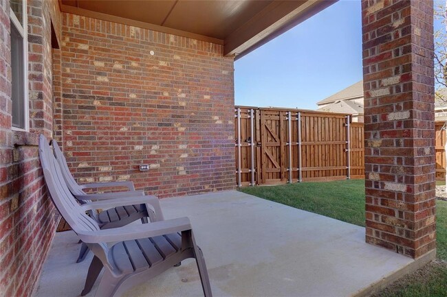 Building Photo - 2325 Brightstone Dr