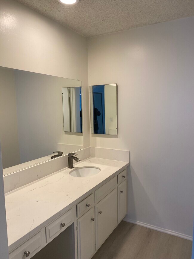 Master Bathroom - 5300 Fairview Blvd