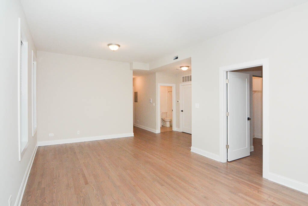 Building Photo - 3401 W Fullerton Ave