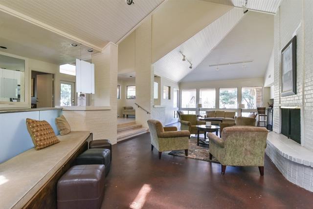 Building Photo - 1906 Emerald Pl