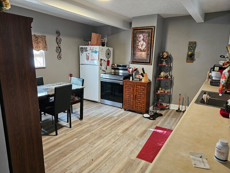 Building Photo - 70 Noblestown Rd