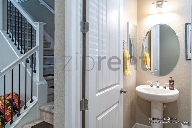 Building Photo - 707 Razorbill St