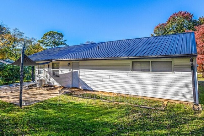 Building Photo - 316 Sky Dr