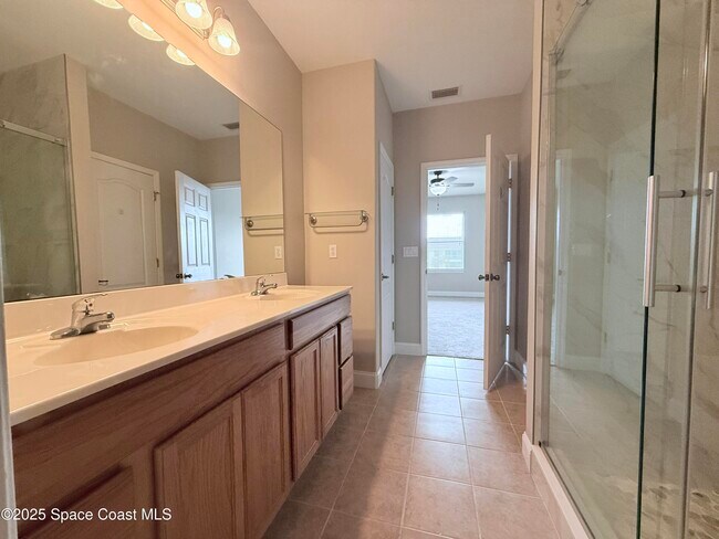 Building Photo - 3900 Playa Del Sol Dr