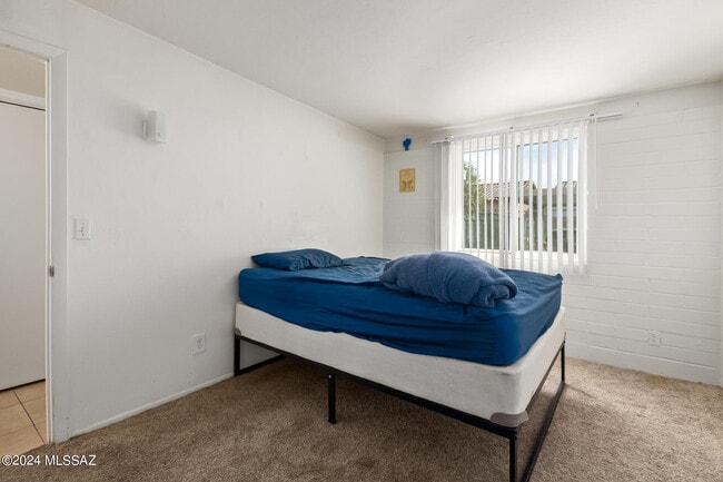Building Photo - 7455 E Desert Spring Dr