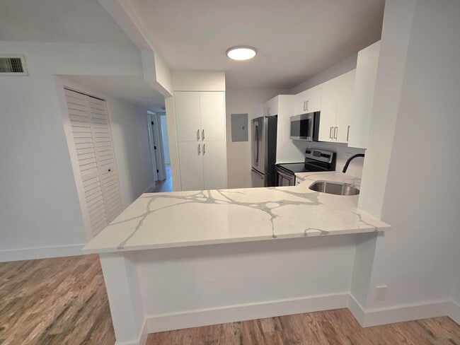 Building Photo - 209 Foxtail Dr