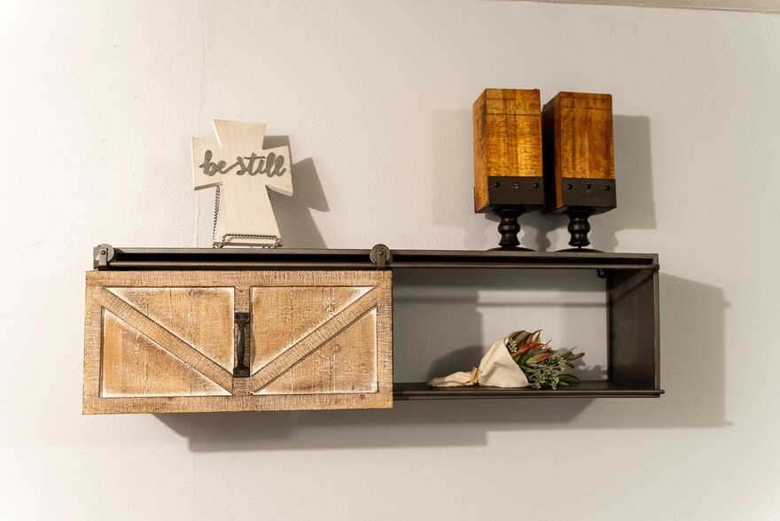 Building Photo - 1304 E Sylvan Cir