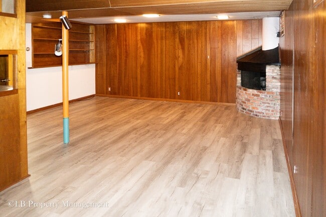 Building Photo - 1303 Lipan Dr