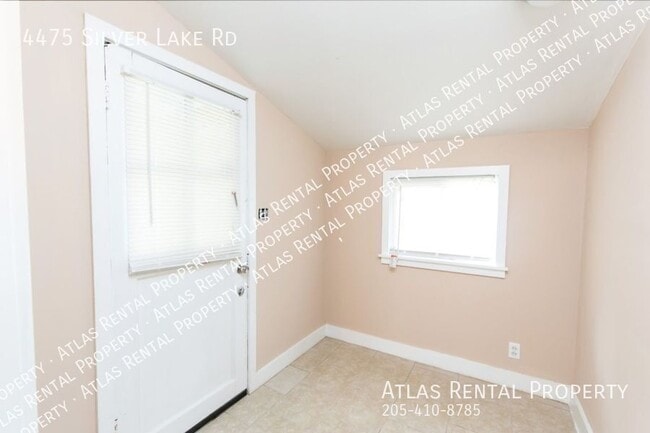 Building Photo - 4475 Silver Lake Rd