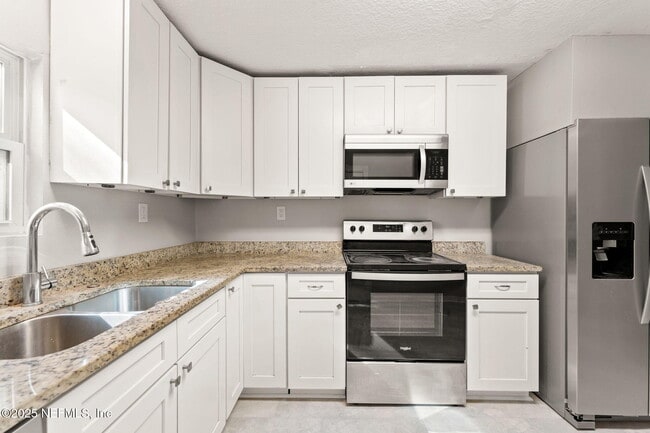 Building Photo - 4044 Hunter Cir