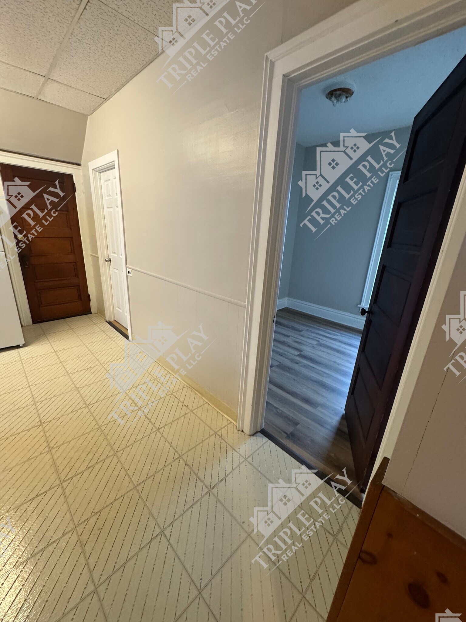 Building Photo - 213 King St