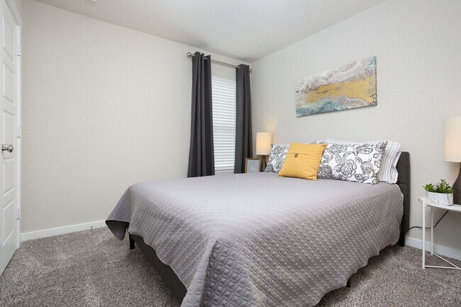 Building Photo - 3 miles from Lackland AFB!! $250 off of the first full month's rent!