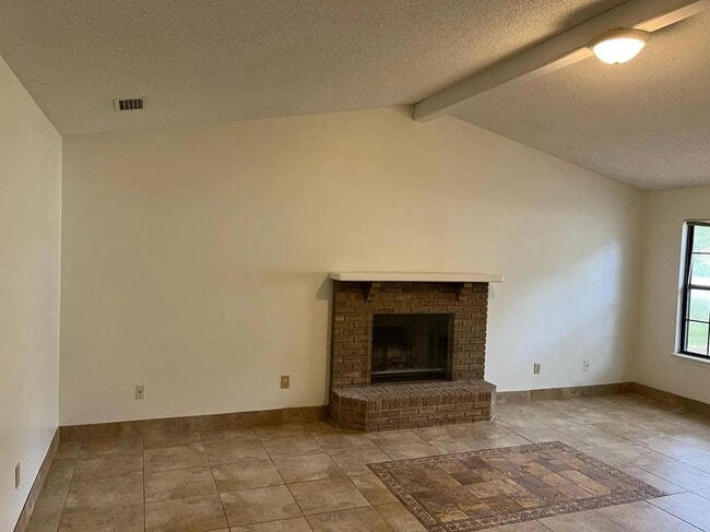 Building Photo - 12977 Beaubien Rd