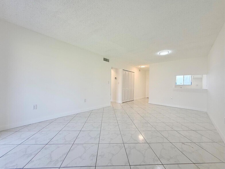 Building Photo - 6106 Forest Hill Blvd