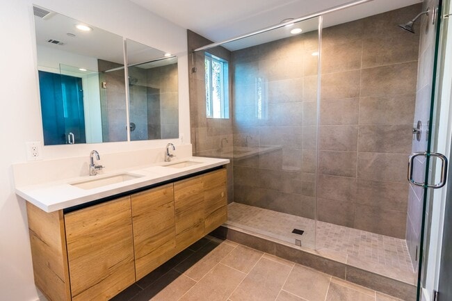 Building Photo - 5020 Pickford St