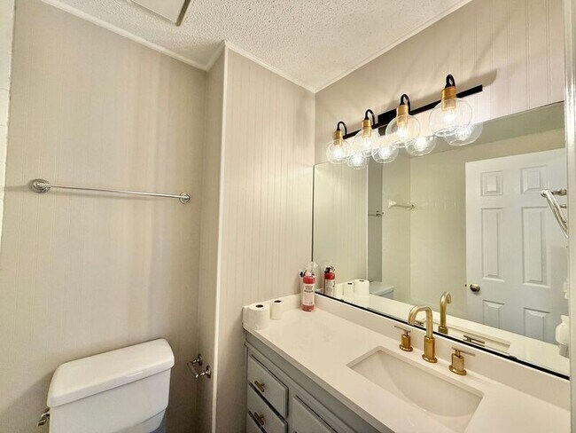 Building Photo - 7704 Falcon Rest Cir