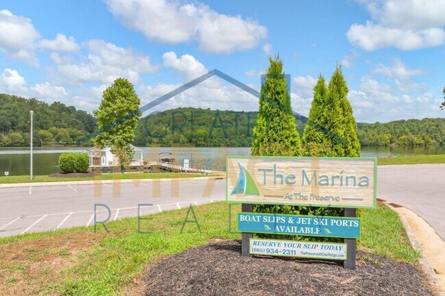 Building Photo - 129 Hackberry St