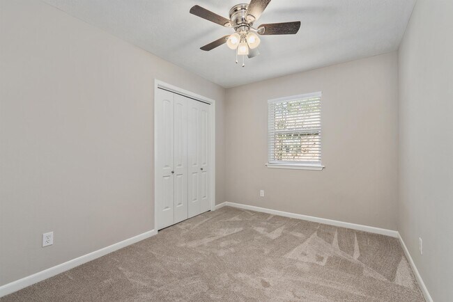 Building Photo - 3408 Dallis Dr