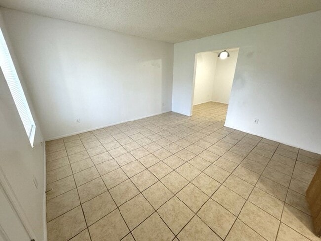 Building Photo - 6015 Bedford Dr