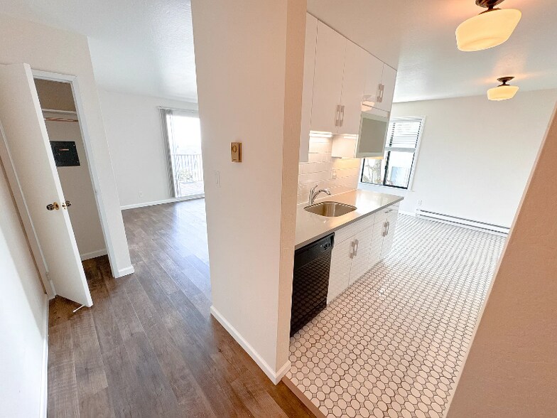 Building Photo - 150 Gardenside Dr