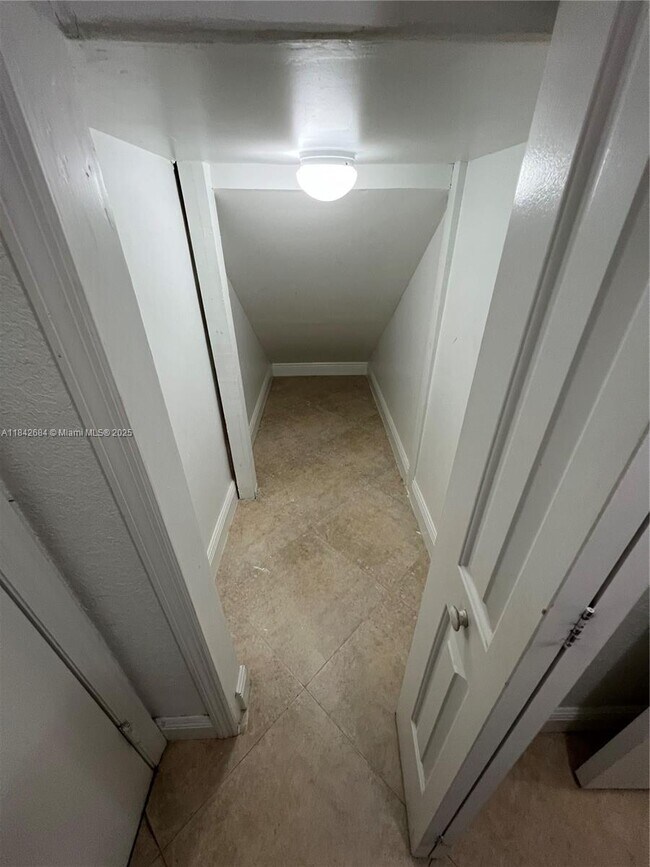 Building Photo - 1421 SW 153rd Path