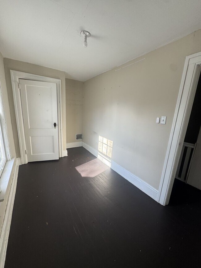 Building Photo - 263/265 S HEDGES ST