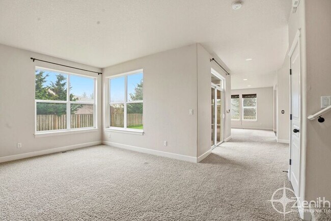 Building Photo - 15205 NE 102nd Way