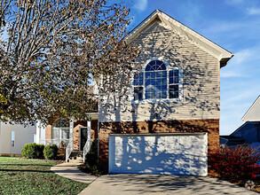 Building Photo - 3104 Creekview Ln