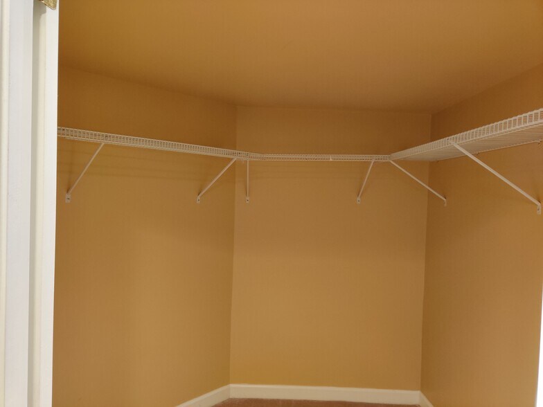 Walk in closet - 8400 Hessian Hill Ct