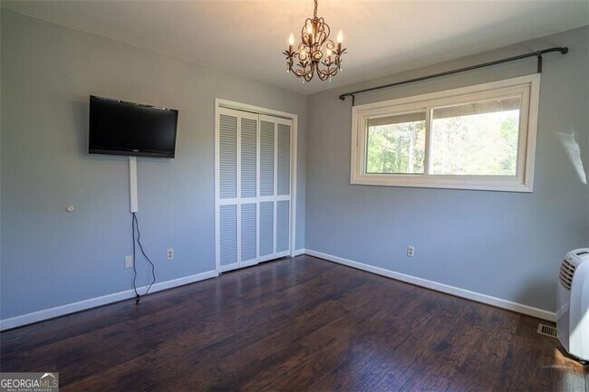 Building Photo - 1540 Magnolia Pl