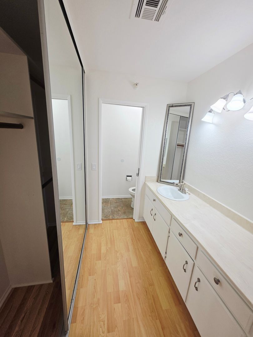 Building Photo - 319 Concord St