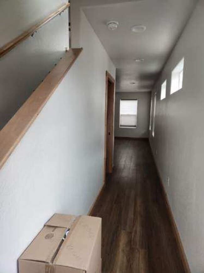 Building Photo - 1/2 off First Full Month Rent!! Stunning 2...