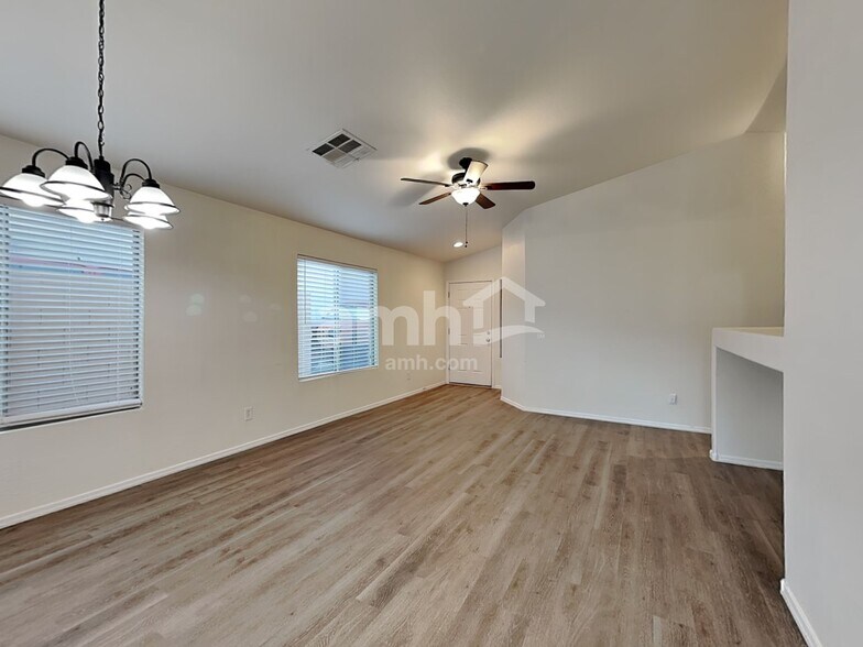 Building Photo - 1651 W Quick Draw Way