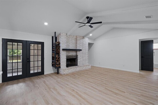 Building Photo - 1700 Deep Wood Dr