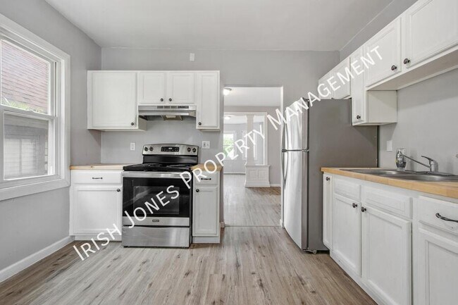 Building Photo - 529 Winslow Ave