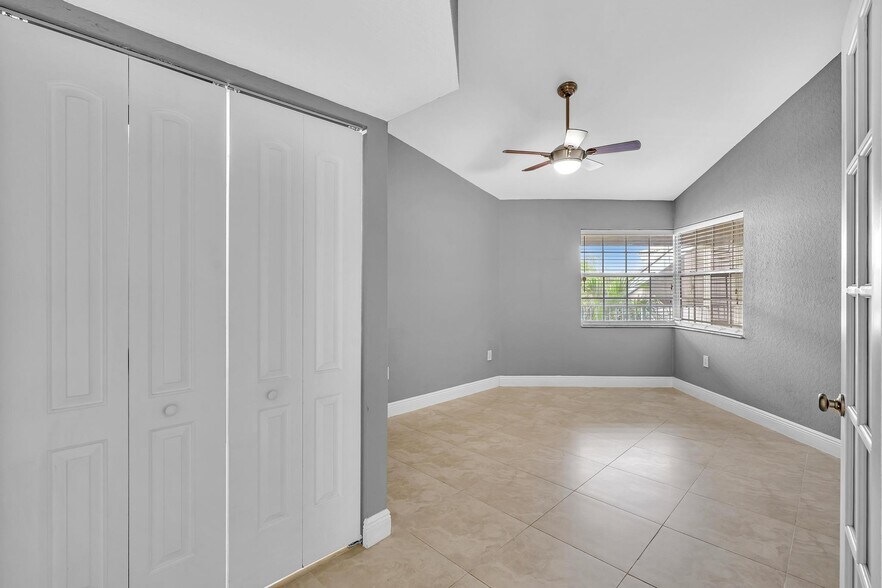 Building Photo - 1255 SW 46th Ave