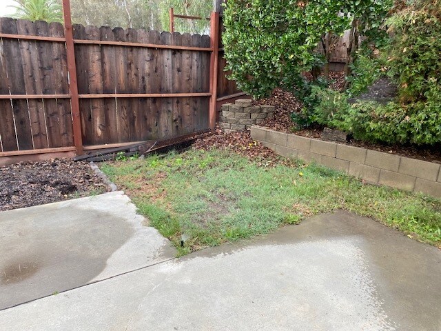 Building Photo - 2343 Lake Forest St