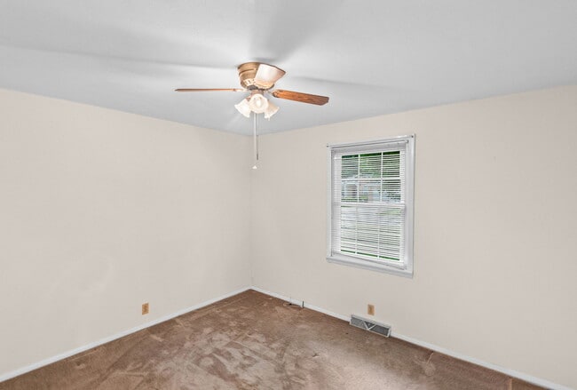 Building Photo - 206 Joan Ave