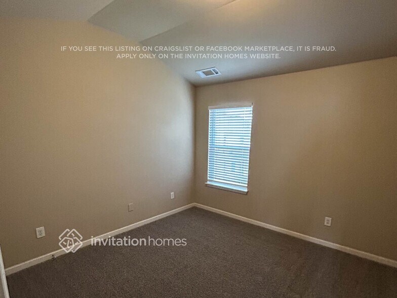 Building Photo - 833 Whitfield Oak Way NE